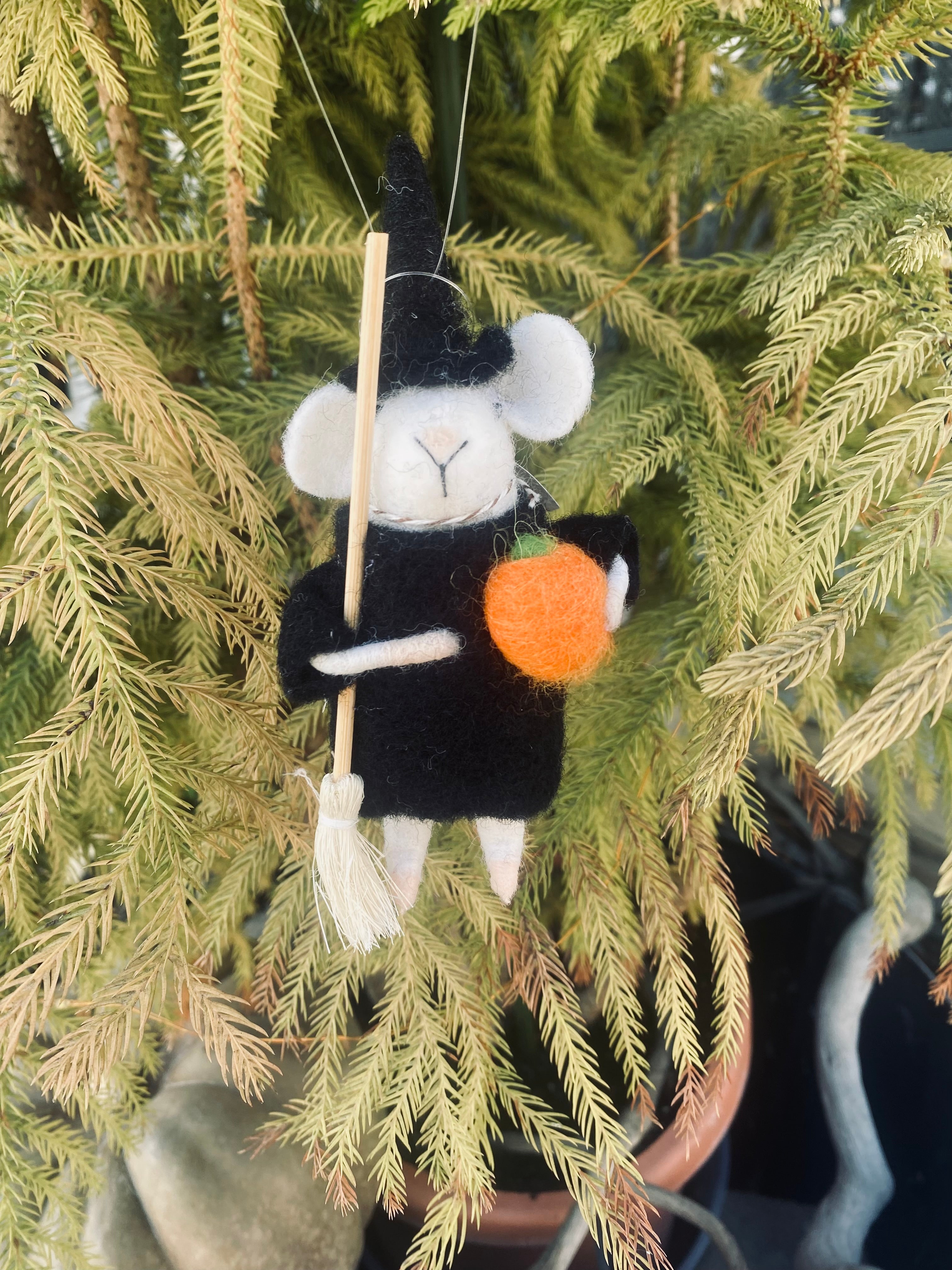 Witchy Mouse Critter