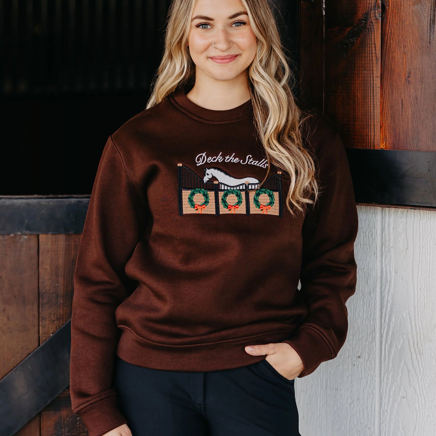 DAPPLEBAY DECK THE STALLS CREWNECK SWEATSHIRT