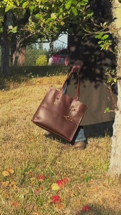 AWST Int'l Snaffle Bit Leather Tote Bag